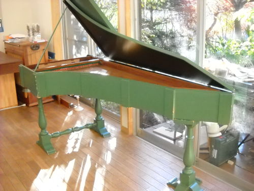 Italian harpsichord in oute rcase