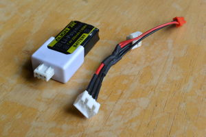 2r250 Li-Poly battery & charging adapter
